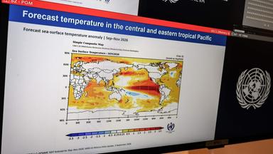 Wetterkarten, die während einer Pressekonferenz zum Wetterphänomen El Nino gezeigt wurden.