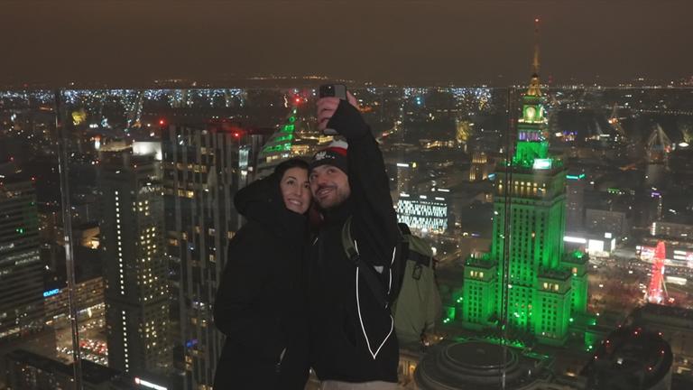 Weihnachtliche Wolkenkratzer in Warschau