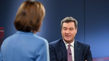 "Was nun, Herr Söder?": Bettina Schausten und Markus Söder sitzen einander gegenüber und diskutieren.