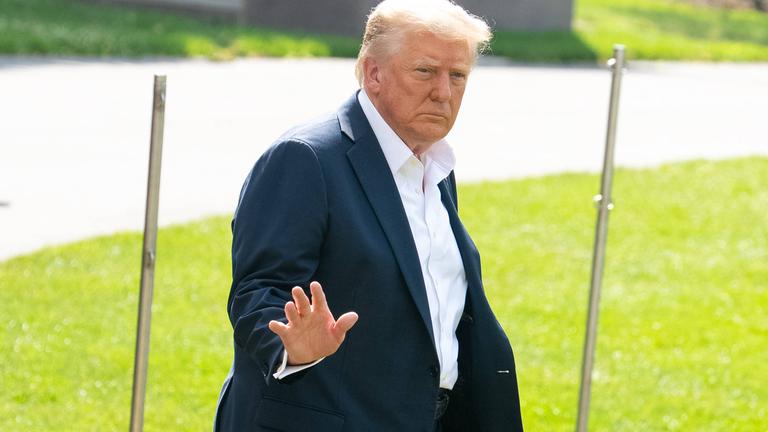 Washington, D.C: Donald Trump tritt vor die Presse vor Abflug in die Überschwemmungsgebiete in Texas