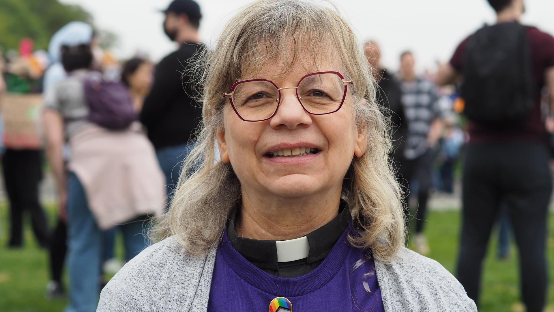 Joana, Protestierende aus New York