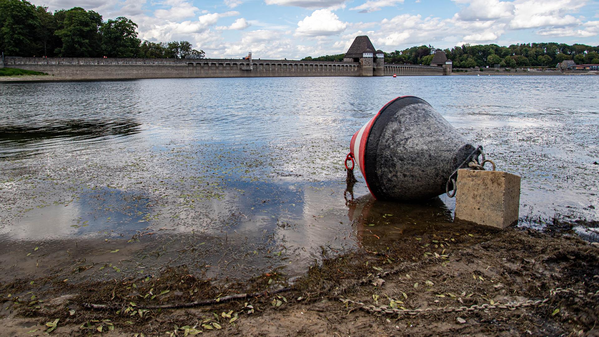 Die Wasserknappheit hat Auswirkungen auf den Pegel im Möhnesee