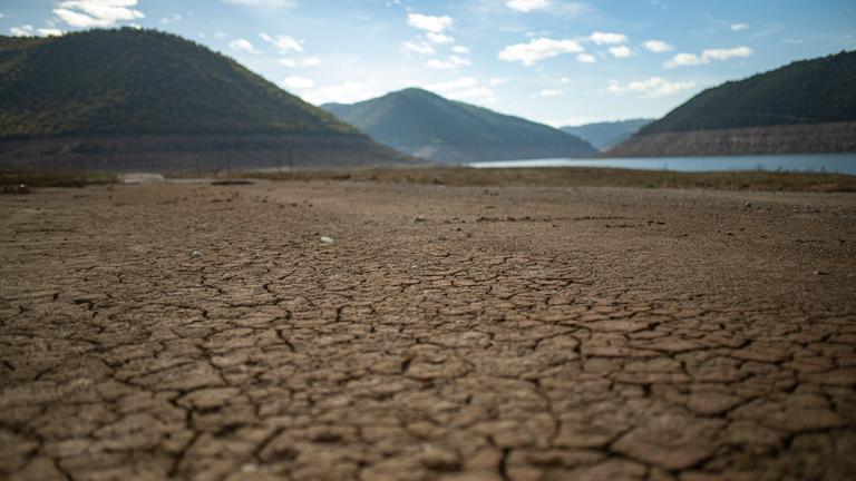 Ein ausgetrockneter See im spanischen Katalonien