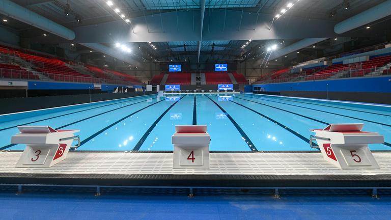 Das Becken der Wassersportarena ist während einer Medientour im Vorfeld der bevorstehenden Wassersportweltmeisterschaften 2025 in Singapur am 16. Juni 2025 abgebildet. 