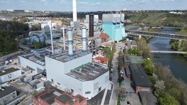 Ein neues Gaskraftwerk des Energieversorgers EnBW, das auch wasserstofffähig ist, am 09.04.2025 in Stuttgart.