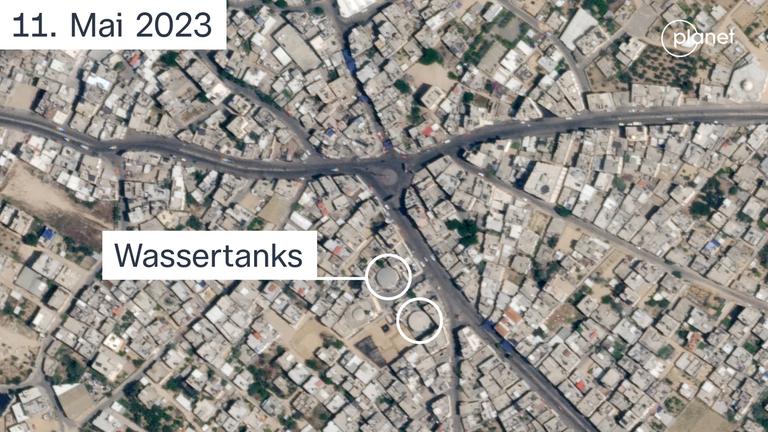 Satellitenbild von Chan-Junis vor dem Krieg - zu erkennen sind zwei große Wassertanks