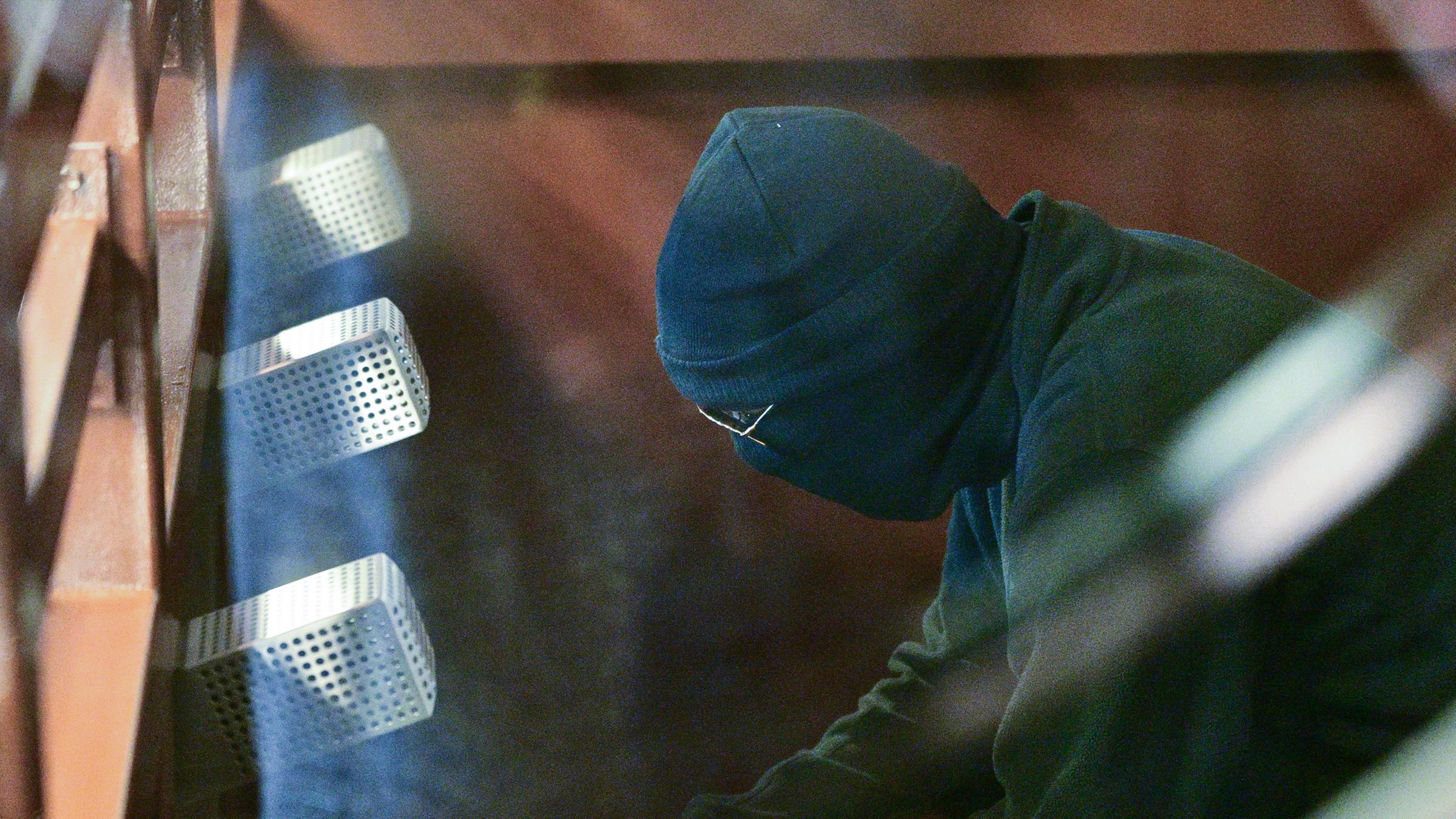 Der Angeklagte Wassim Al M. sitzt zu Prozessbeginn im Saal des Kriminalgerichts Moabit. (Archiv)