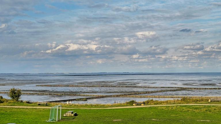  Blick auf das Wattenmeer in Keitum auf Sylt Westerland Promenade Schleswig Holstein Deutschland. (Archiv)