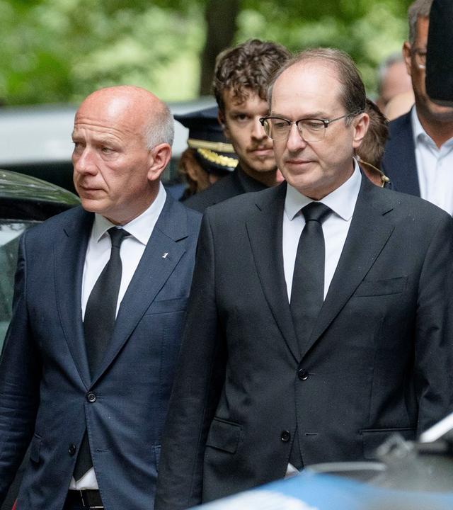 Berlins Bürgermeister Kai Wegner und Bundesinnenminister Alexander Dobrindt während des Pressestatements am Tag nach dem islamistischen Terroranschlag auf den 48. Christopher Street Day 2026 im Berliner Tiergarten.