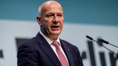 Kai Wegner (CDU), Regierender Bürgermeister von Berlin, spricht auf dem Landesparteitag CDU Berlin. Der regierende Bürgermeister Wegner tritt zur Wiederwahl als Parteichef an.