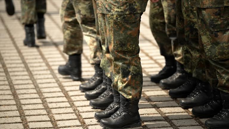 Bundeswehrsoldaten-Stiefel