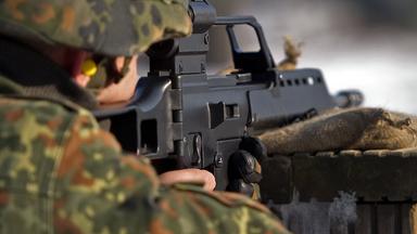 Seit Januar müssen alle Männer ab 18 Jahren zur Musterung antreten. Die Bundeswehr möchte so mehr Rekruten gewinnen.