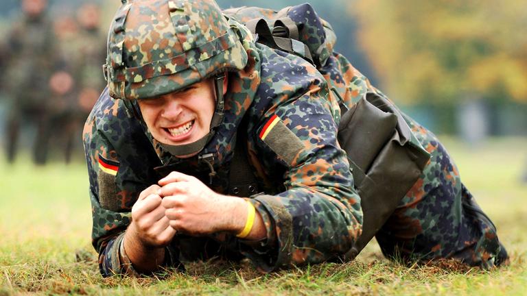 Symbolbild: Ein Soldat bei der Grundausbildung