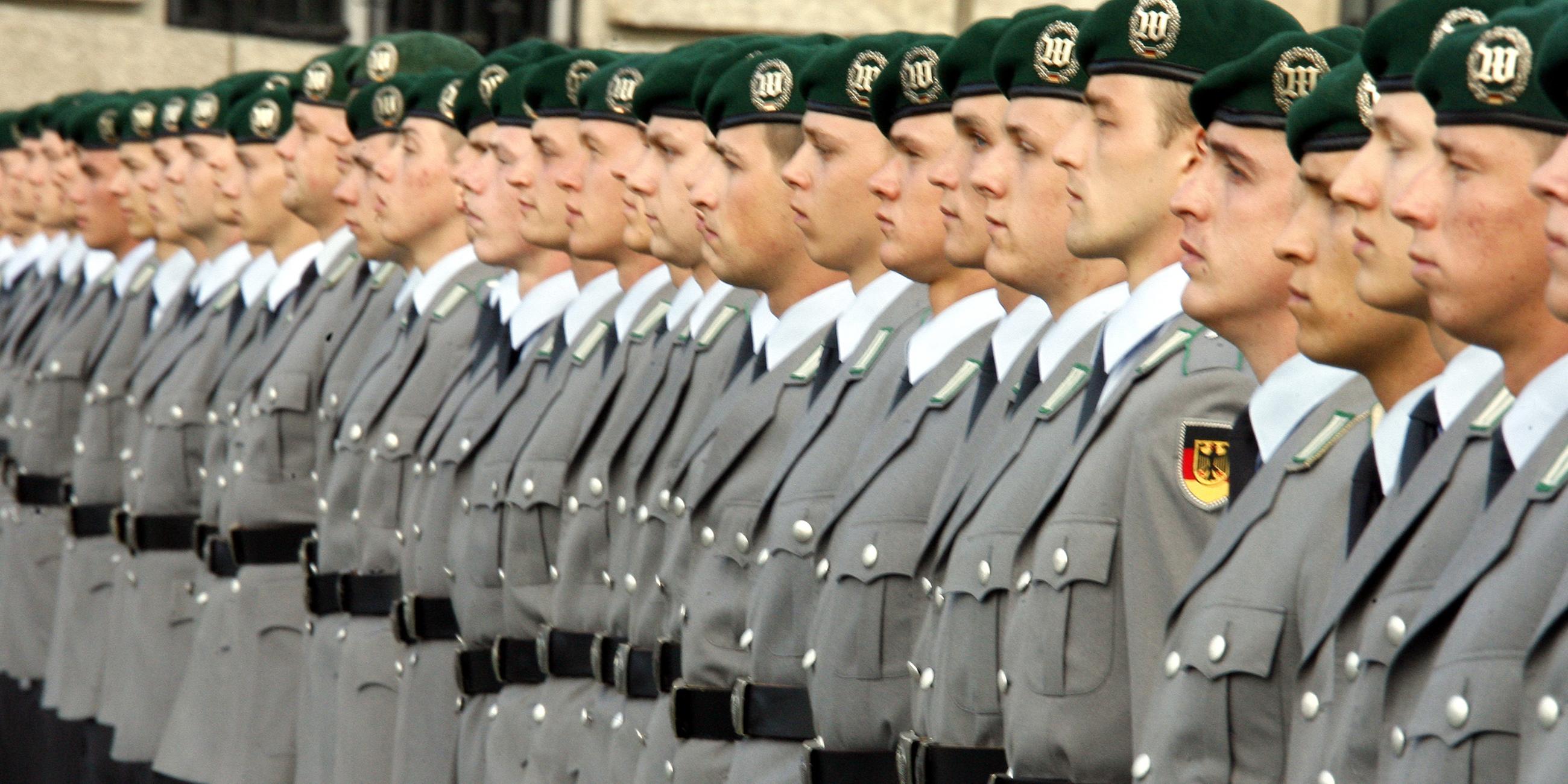 Archiv: Rekruten der Bundeswehr am 20.07.2009 in Berlin
