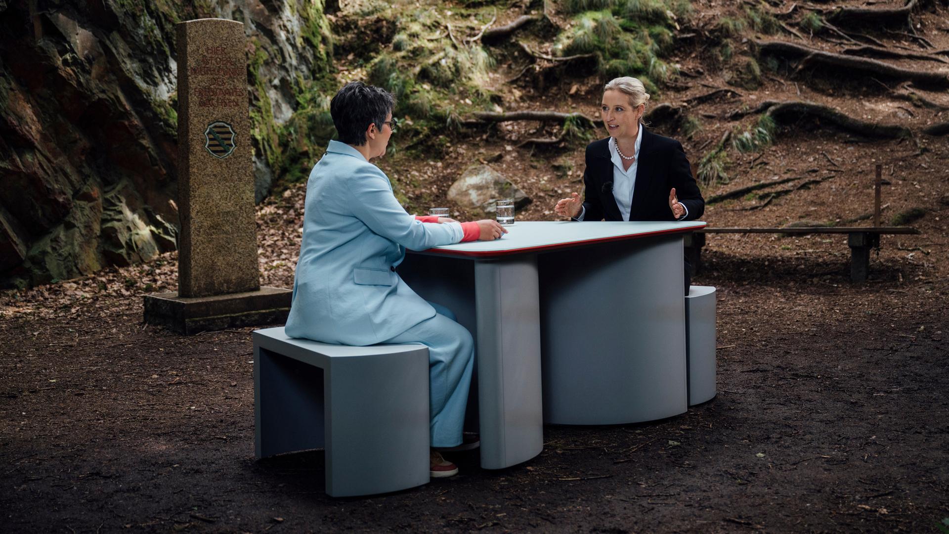  Alice Weidel im Gespräch mit Shakuntala Banerjee