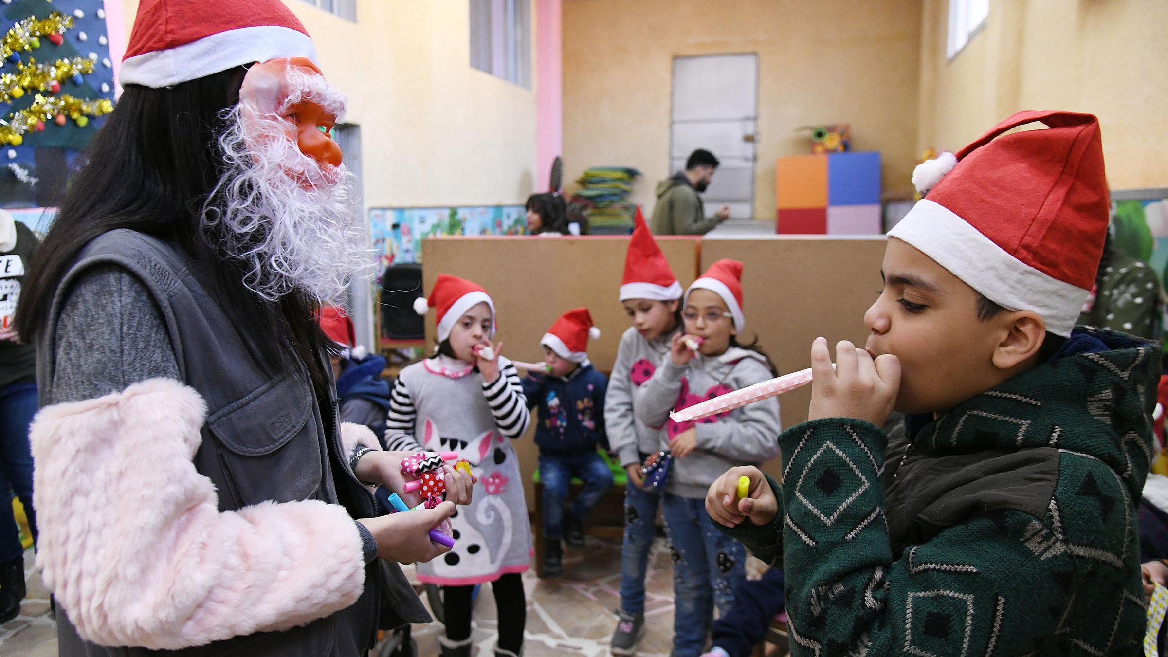 Kinder nehmen an einer Weihnachtsfeier teil, am 24.12.2019 in Damaskus, Syrien