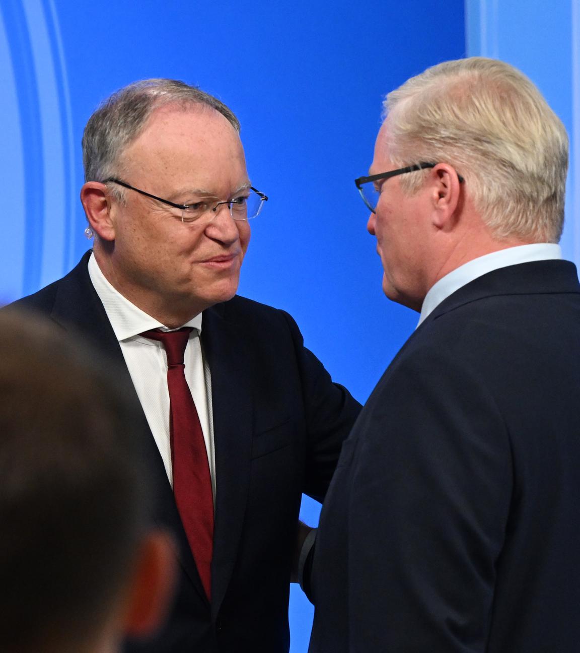 Stephan Weil mit Bernd Althusmann nach der Wahl