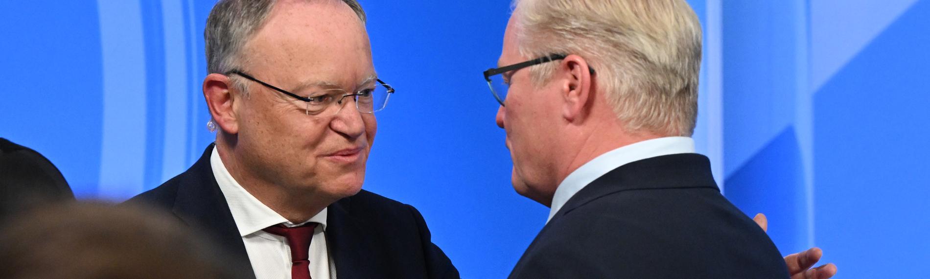 Stephan Weil mit Bernd Althusmann nach der Wahl