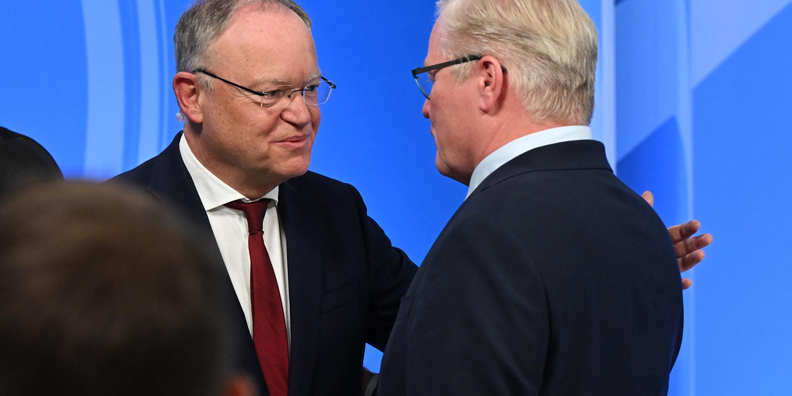 Stephan Weil mit Bernd Althusmann nach der Wahl