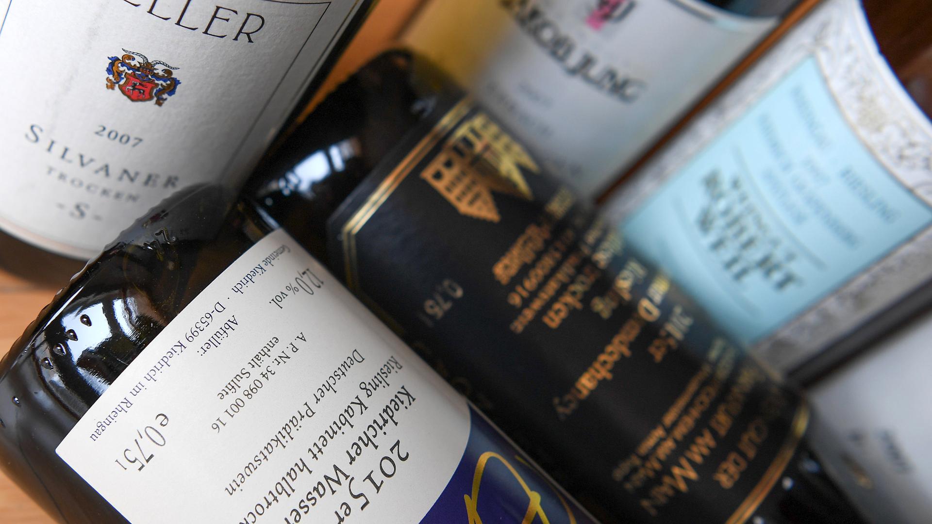 Mehrere Flaschen Wein (Symbolfoto)