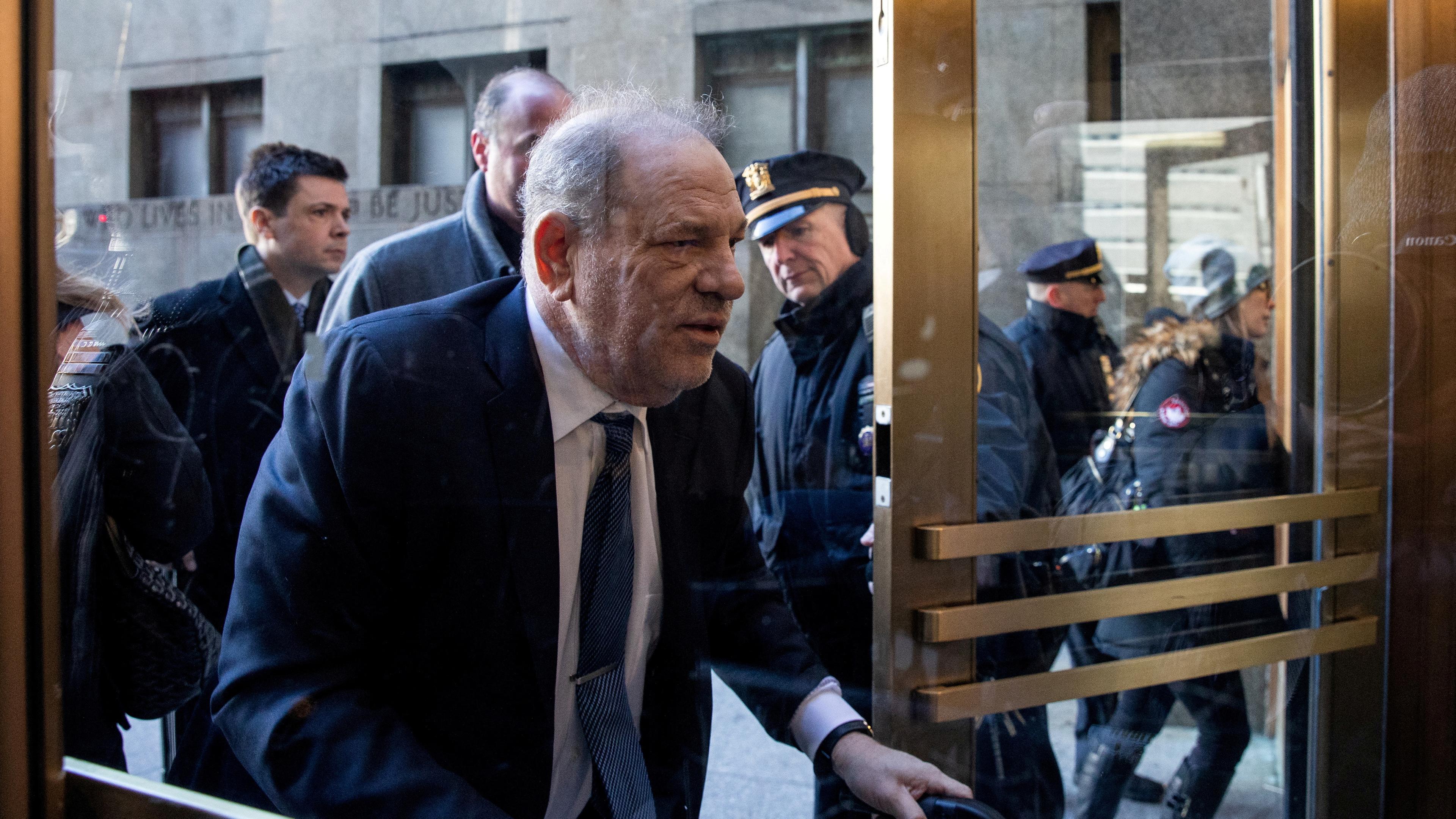 Harvey Weinstein erscheint 2020 im Gericht in New York
