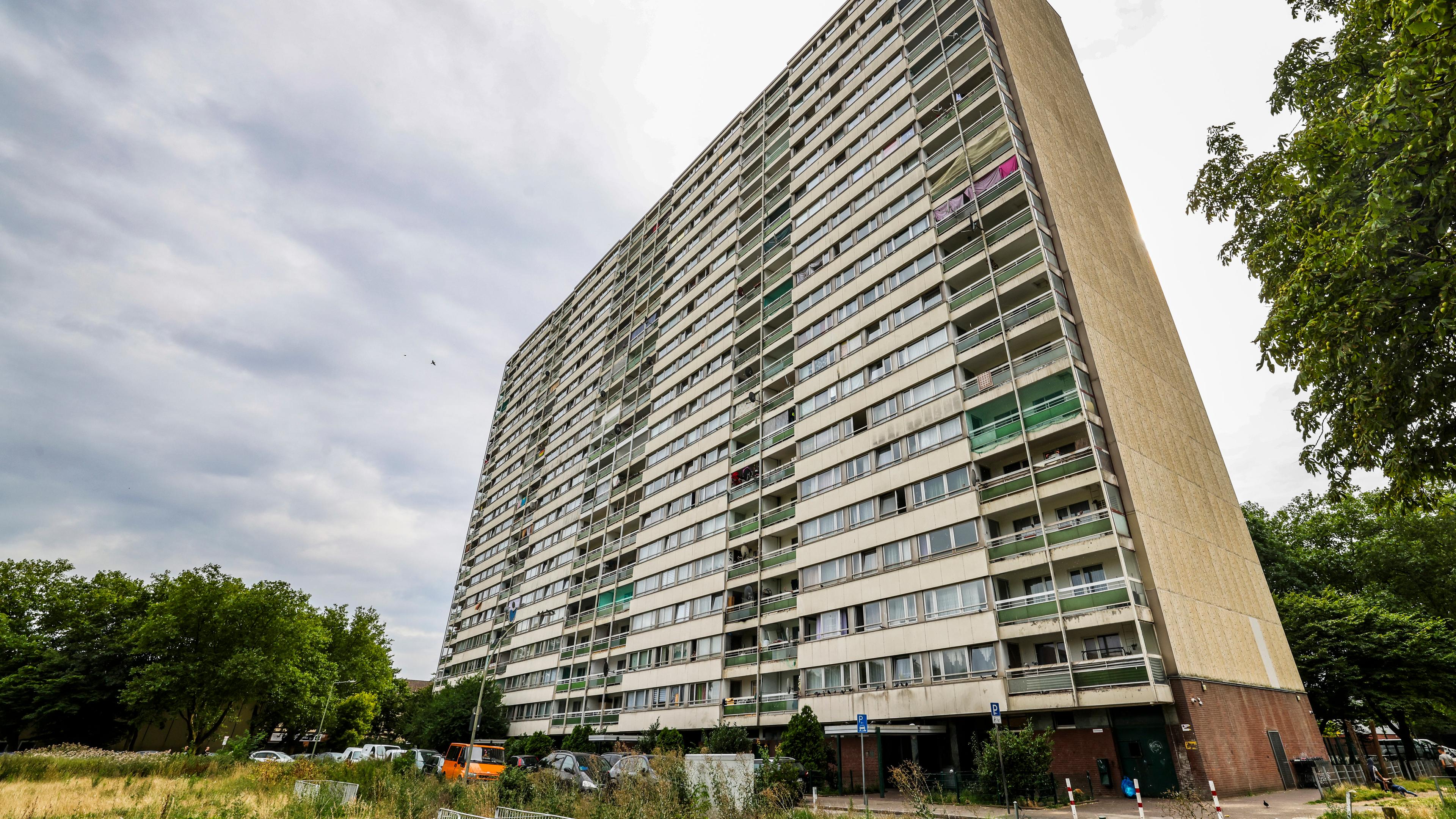 Ansicht eines Hochhaus an der Ottostraße in Duisburg.