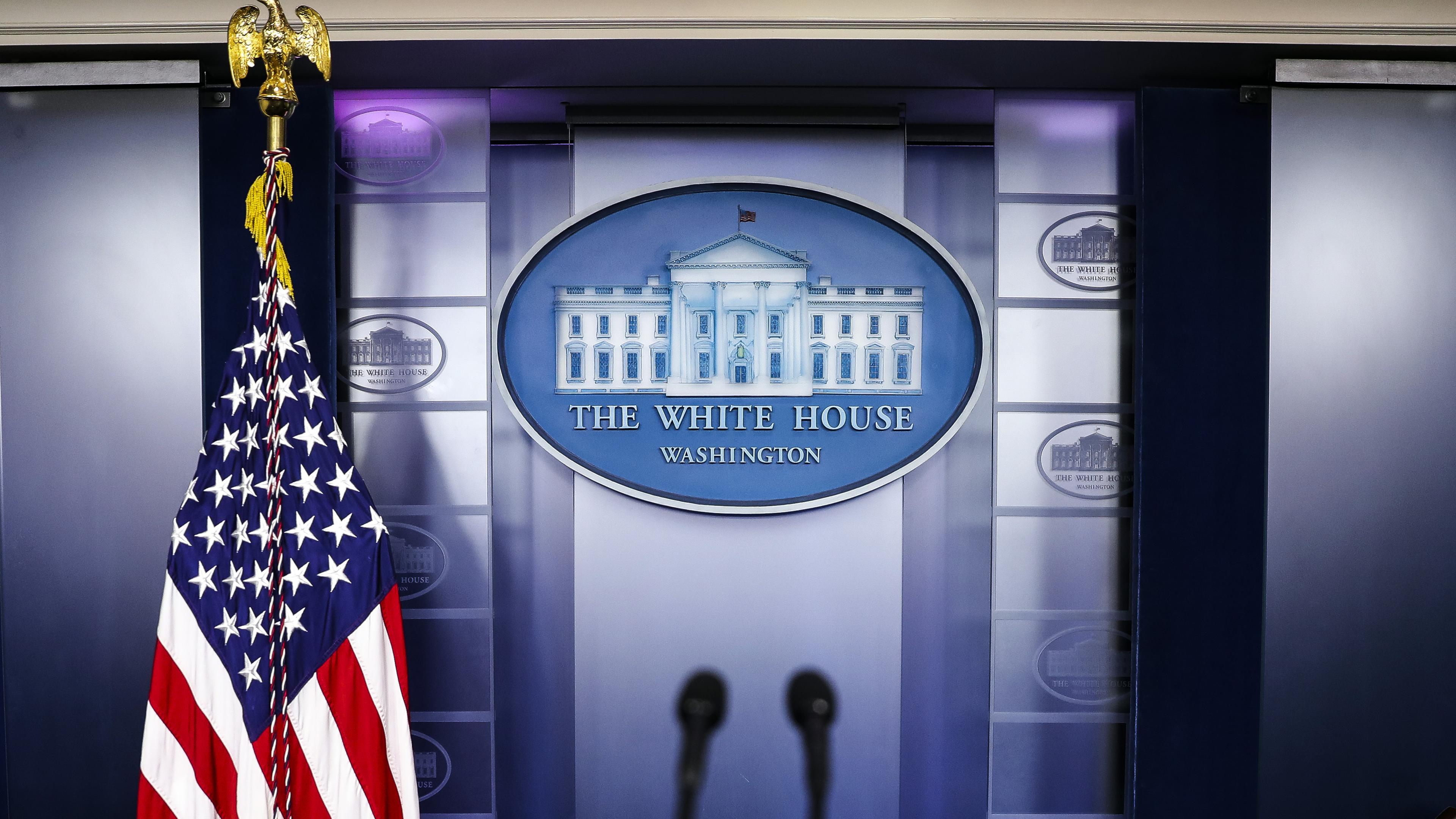 Der leere James S. Brady Press Briefing Room im Weißen Haus in Washington