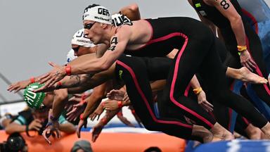 Start des Halbfinals im Knockout-Sprint der WM 2025 mit Florian Wellbrock im Vordergrund