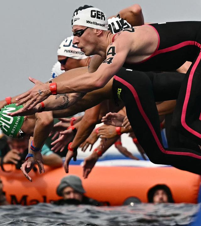 Start des Halbfinals im Knockout-Sprint der WM 2025 mit Florian Wellbrock im Vordergrund