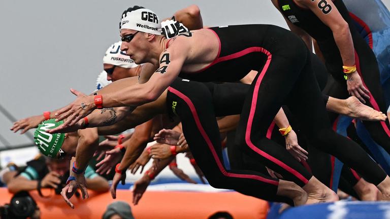 Start des Halbfinals im Knockout-Sprint der WM 2025 mit Florian Wellbrock im Vordergrund