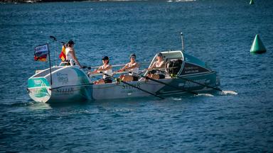Wellenbrecherinnen beim Start in La Gomera