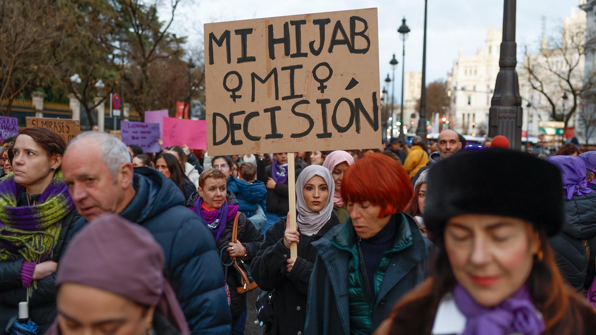 Frauen protestieren in Madrid