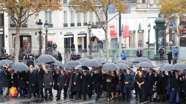 Teilnehmer der Gedenkzeremonie am 11.11.2018 in Paris