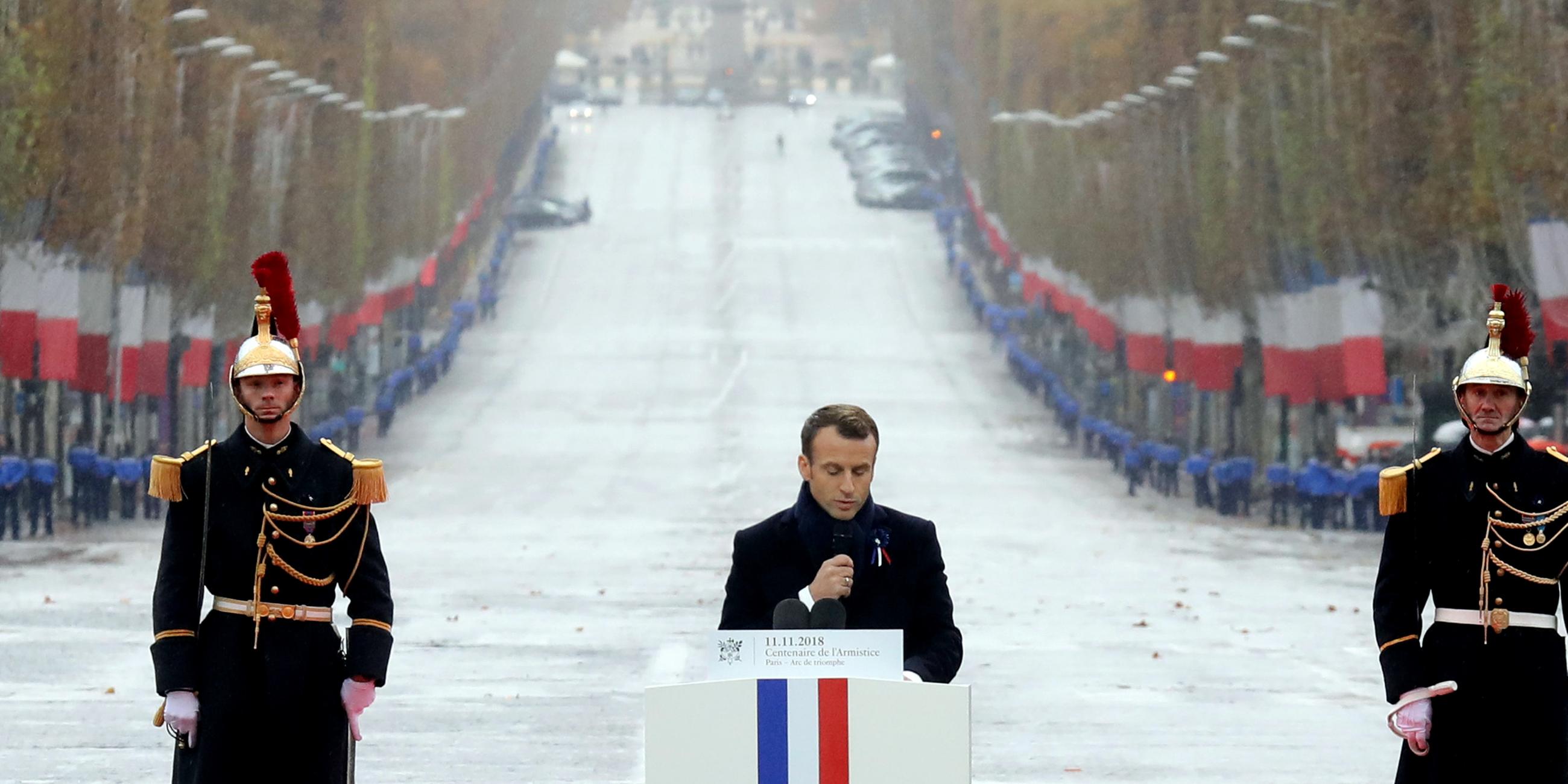 Emmanuel Macron spricht auf der Gedenkzeremonie in Paris anlässlich der Erinnerung an das Ende des Ersten Weltkriegs am 11.11.2018