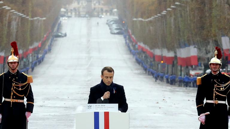 Emmanuel Macron spricht auf der Gedenkzeremonie in Paris anlässlich der Erinnerung an das Ende des Ersten Weltkriegs am 11.11.2018