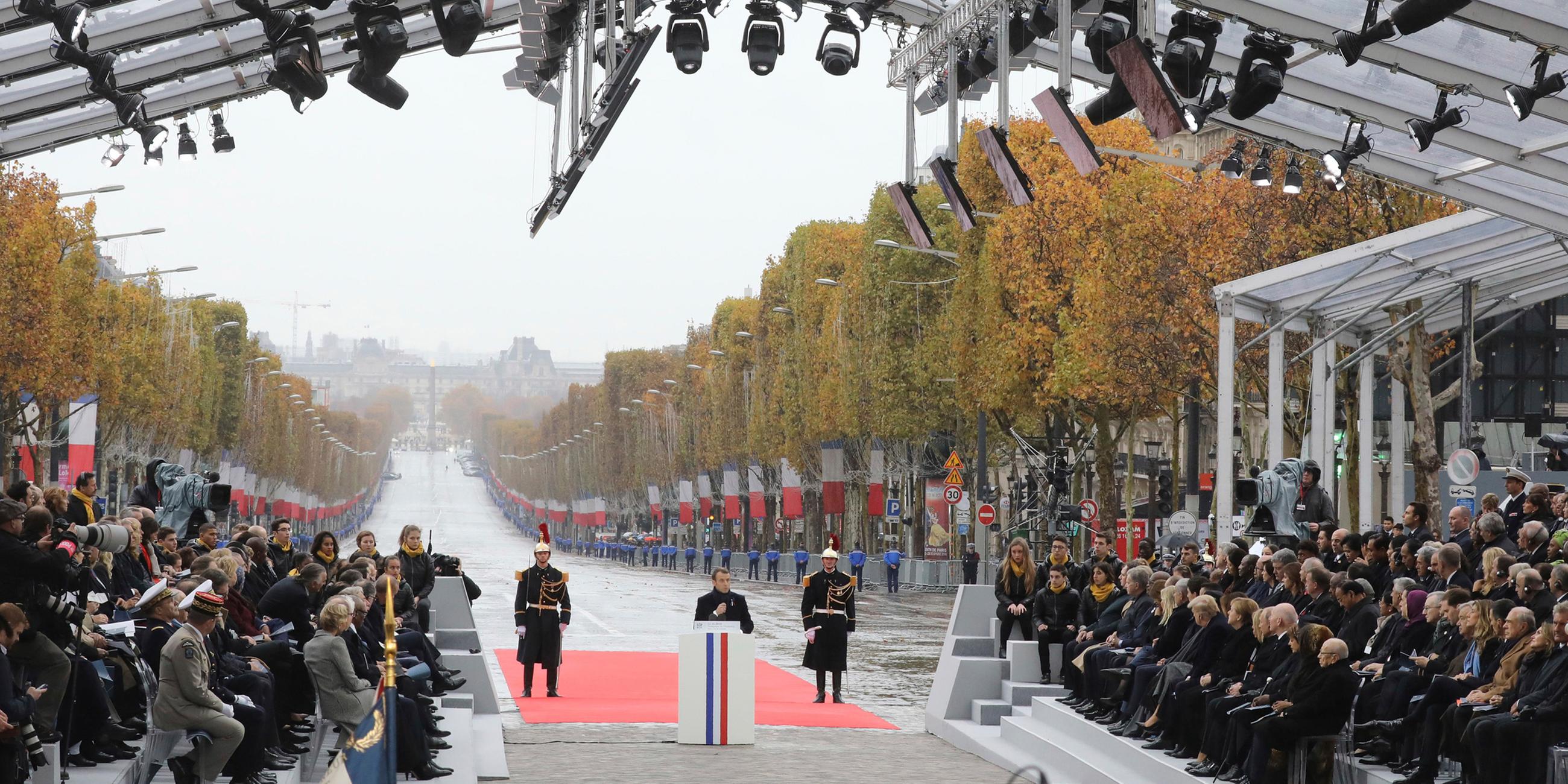 Emmanuel Macron spricht auf der Gedenkzeremonie in Paris anlässlich der Erinnerung an das Ende des Ersten Weltkriegs am 11.11.2018