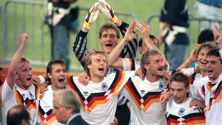 Die Weltmeister von 1990 feiern den Finalsieg über Argentinien