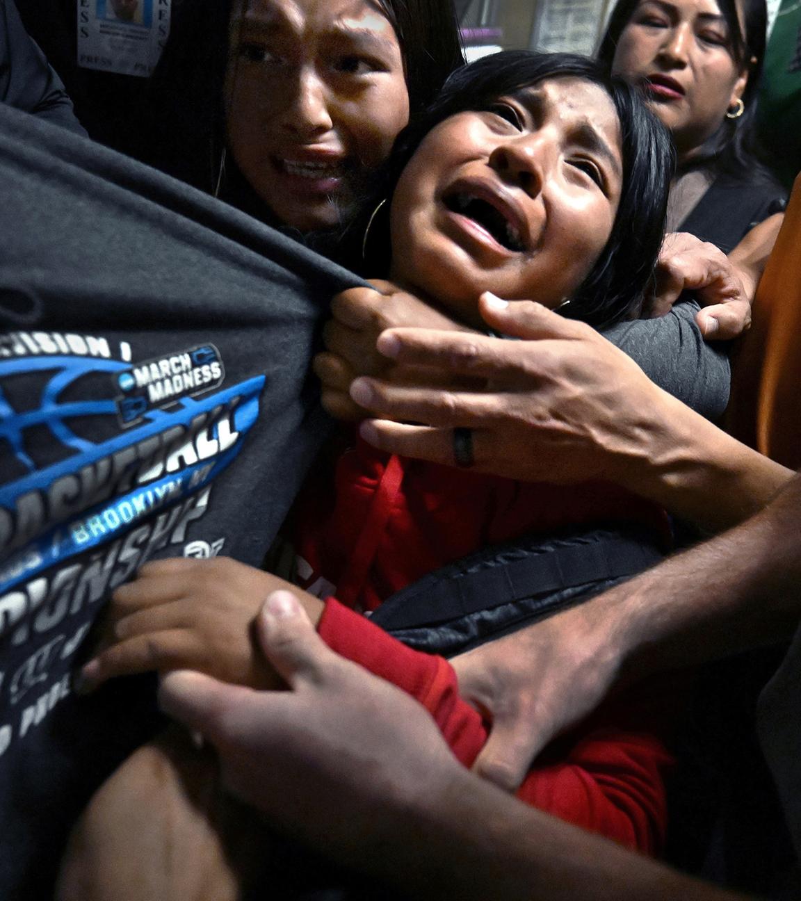 Dieses Foto von Carol Guzy, dass eine ICE-Verhaftung zeigt, ist Weltpressefoto des Jahres.