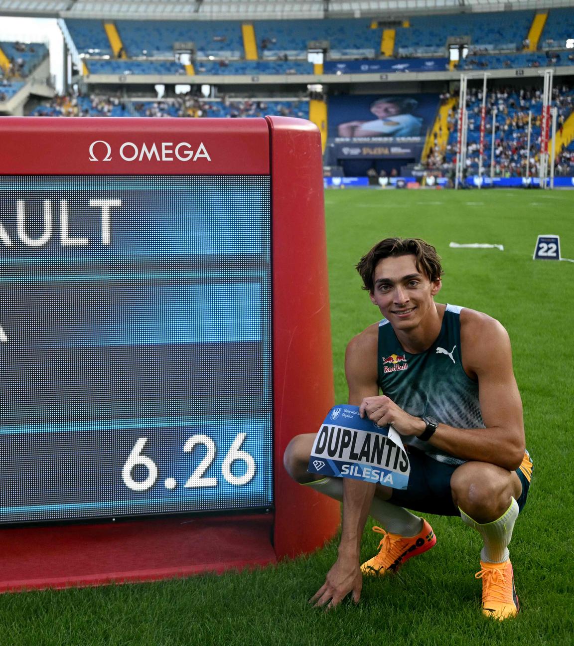 Der Schwede Armand Duplantis bricht den Weltrekord beim Stabhochsprung während der Diamond League der Leichtathletik.