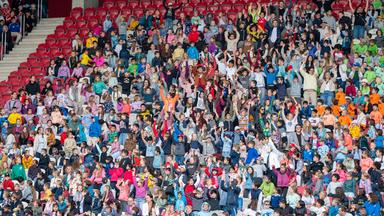 Mehr als 7.000 Kinder lesen für Weltrekord