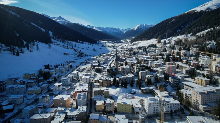Im schweizer Ort Davos findet das Weltwirtschaftsforum statt. 