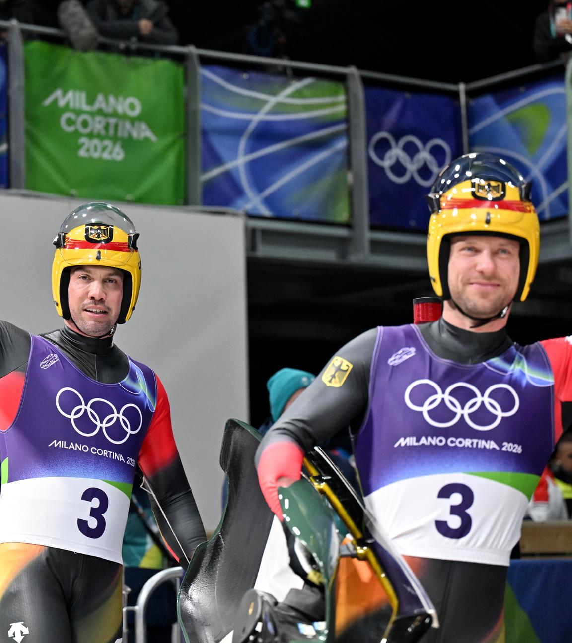 Team Deutschland mit Tobias Wendl und Tobias Arlt reagiert im Ziel am 11.02.2026 in Cortina D'Ambezzo. 