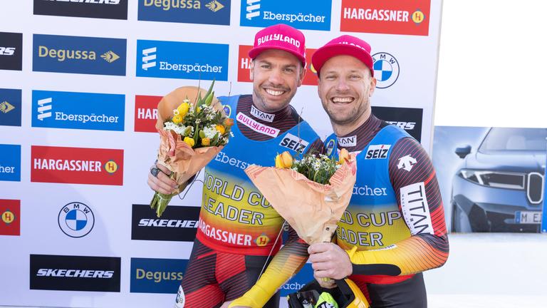 Tobias Wendl und Tobias Arlt bei der Siegerehrung am 28.02.2026 in St.Moritz.