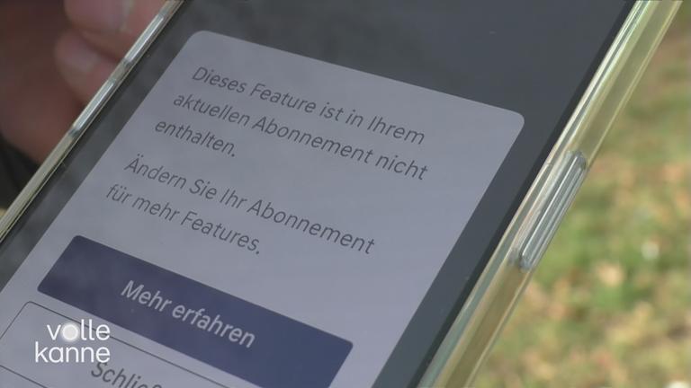 Auf einem Handy-Display steht: "Dieses Feature ist in Ihrem aktuellen Abonnement nicht enthalten."