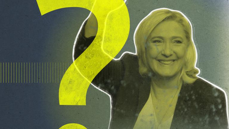 Marine le Pen hebt einen Arm und lächelt, im Vordergrund ein großes gelbes Fragezeichen.