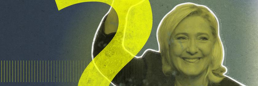 Marine le Pen hebt einen Arm und lächelt, im Vordergrund ein großes gelbes Fragezeichen.