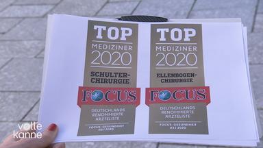 Ausgedrucktes Papier mit zwei Ärztesiegeln drauf