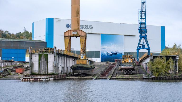 Blick auf die Werft der Nobiskrug GmbH mit Sitz in Rendsburg am Nord-Ostsee-Kanal