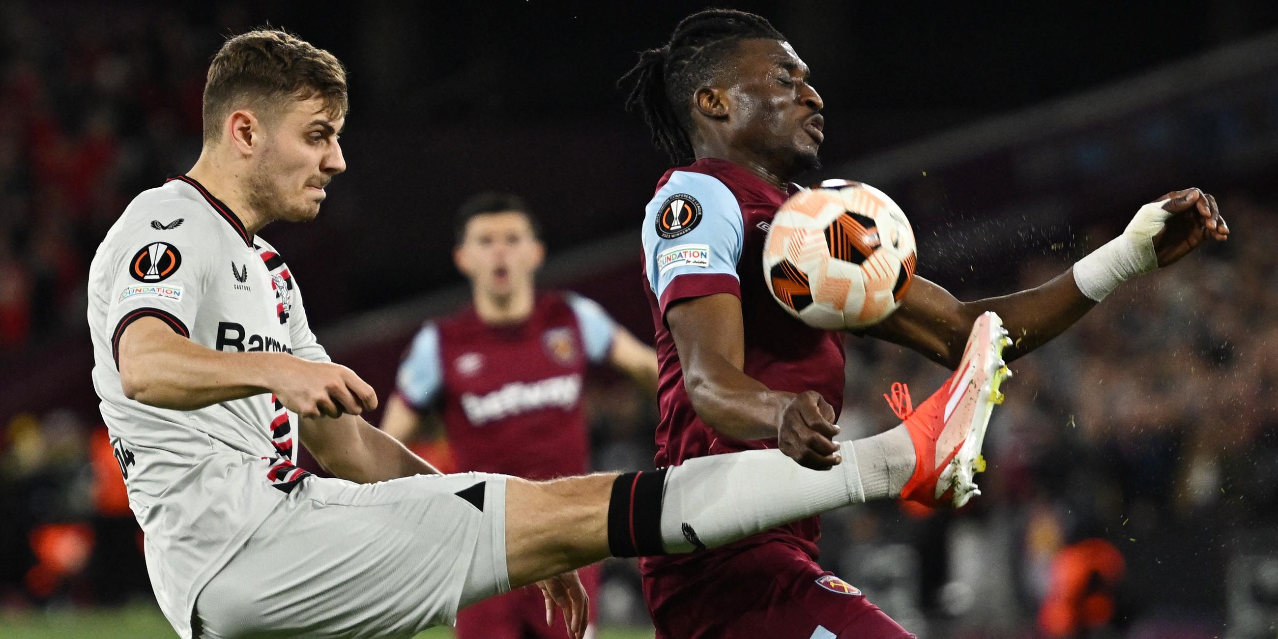 West Hams Mohammed Kudus mit Leverkusens Exequiel Palacios