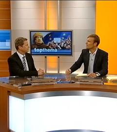 Am 11. März 2011 sitzt Guido Westerwelle, damals Außenminister, im Live-Fernsehen als die Fukushima-Katastrophe beginnt. Ohne Vorbereitung äußert er sich zum Erdbeben. 